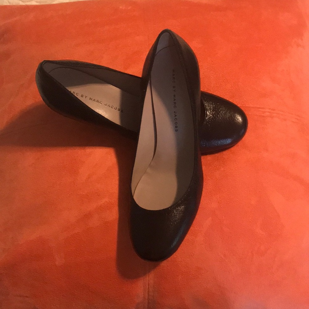 Marc by Marc Jacobs round toe pumps